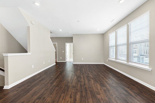 Photo - 3010 Worthy Way