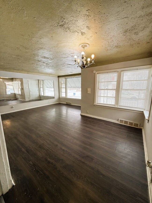 Photo - Spacious 3 Bedroom Rental!