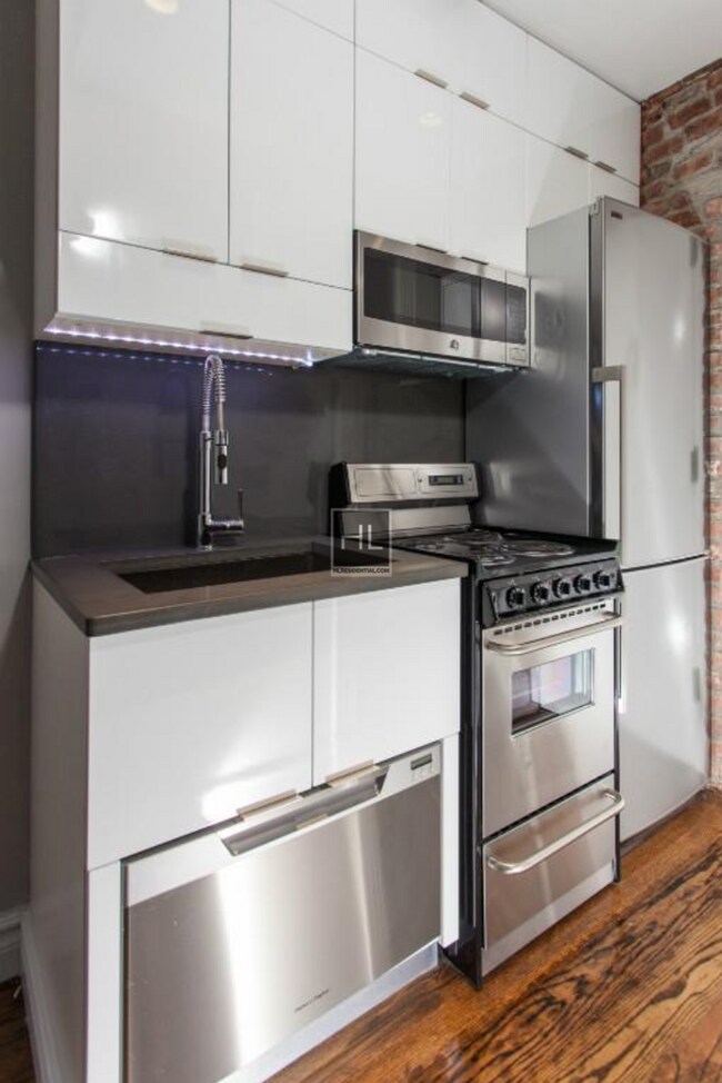 Photo - East 18th Street Unidad 3B