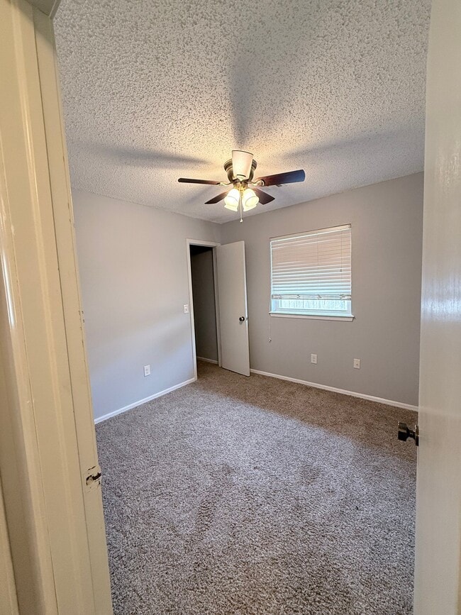 Photo - 14305 Scott St