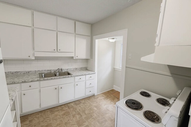 Photo - 1302 Lindley Ave