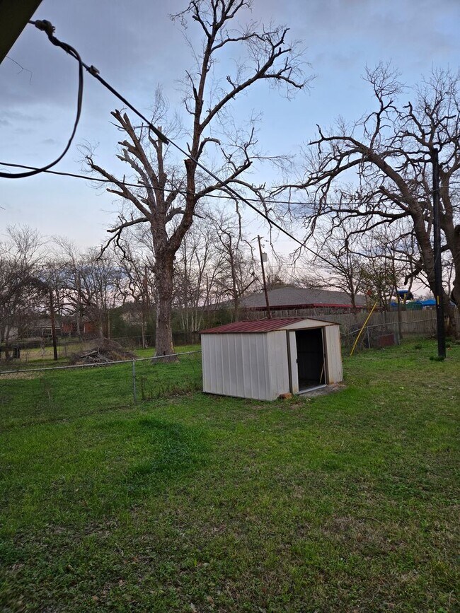 Photo - Bryan - 4 bedroom / 2 bath / fenced in back yard, Home - Available Now