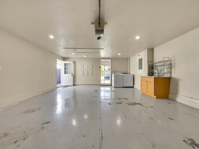 Photo - 36444 Peugeot Pl