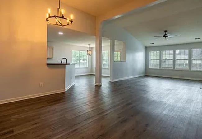 Photo - 112 Edgecliff Way