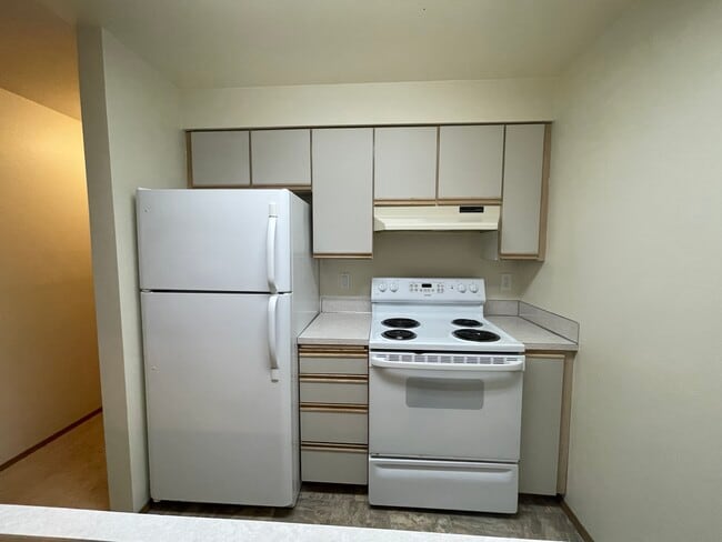 Kitchen - 8820 Stone Ave N Unit 201