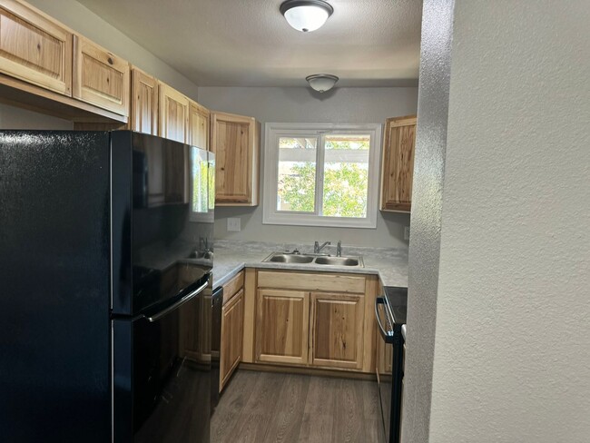 Refurbished Townhome - Refurbished Townhome