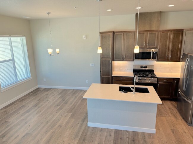 Photo - 844 Schlagel St