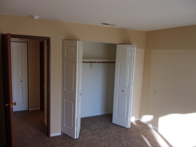 Photo - Water's Edge Apartments