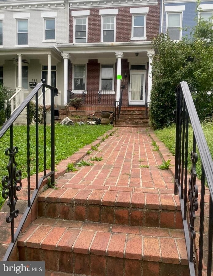 Photo - 721 K St NE