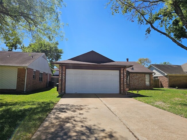 Building Photo - 16715 Rockbend