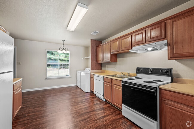 2BR, 1.5BA - 1,180SF D5 (Wood Plank) - Magnolia Place Townhomes