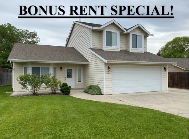BONUS RENT SPECIAL! Backyard Oasis: 3 Bedr... - BONUS RENT SPECIAL! Backyard Oasis: 3 Bedr... House