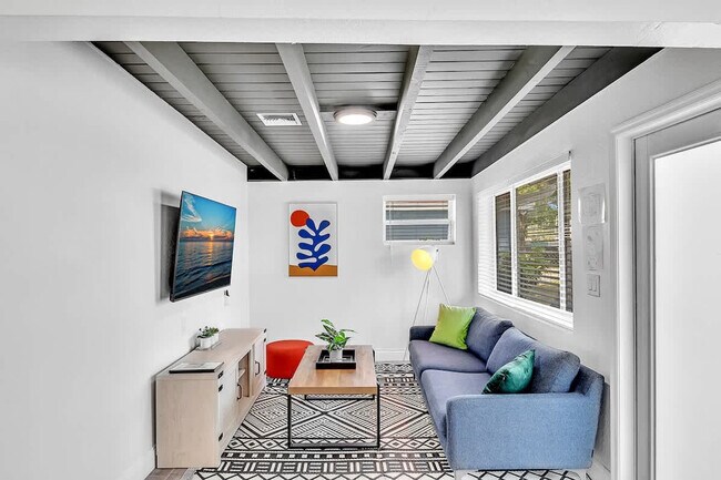 Photo - 1568 NE 35th St Unidad ID1372329P