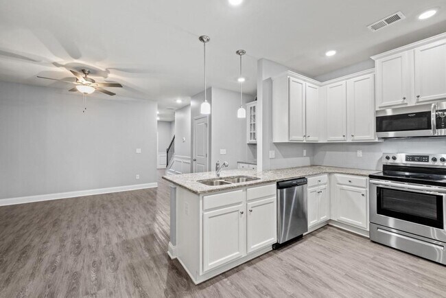 Photo - 2570 Castellan Dr