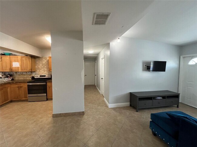 Photo - 1885 NE 53rd St