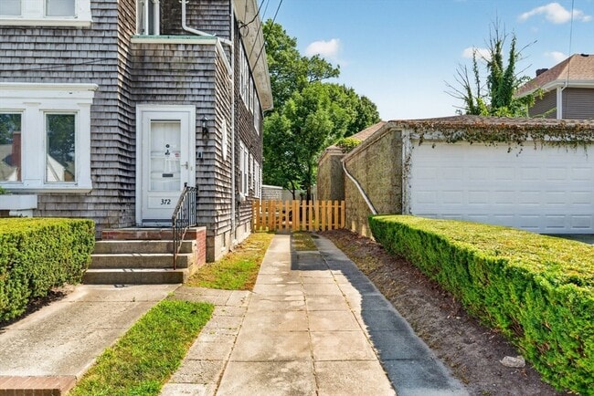 Photo - 370 Maple St Unidad 2