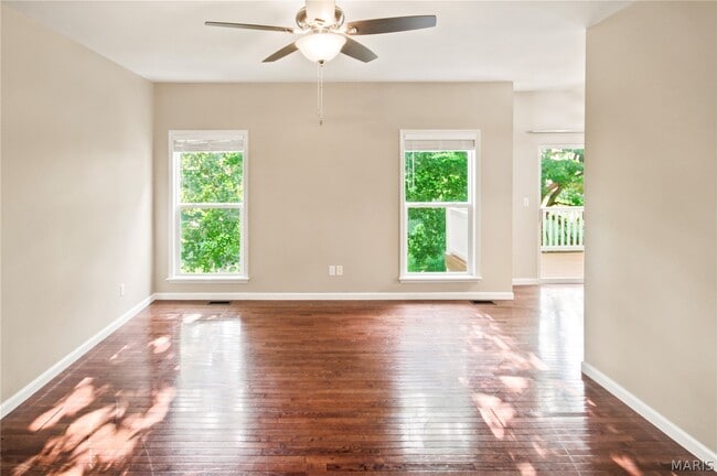 Photo - 404 Willott Square Dr