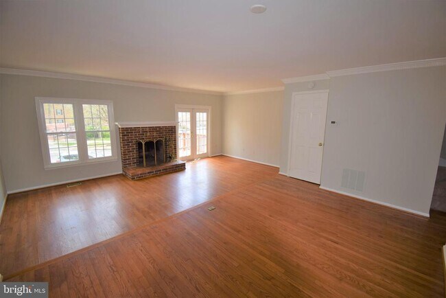 8243 Cedar Landing Ct
