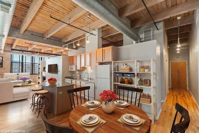Photo - Bright & Beautiful Loft in West Loop Elevator Building!