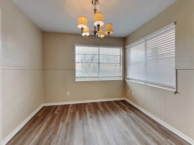 Photo - 4703 Lost Oak Dr