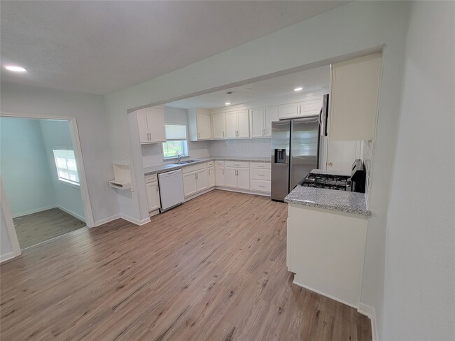 Photo - 830 Becker St