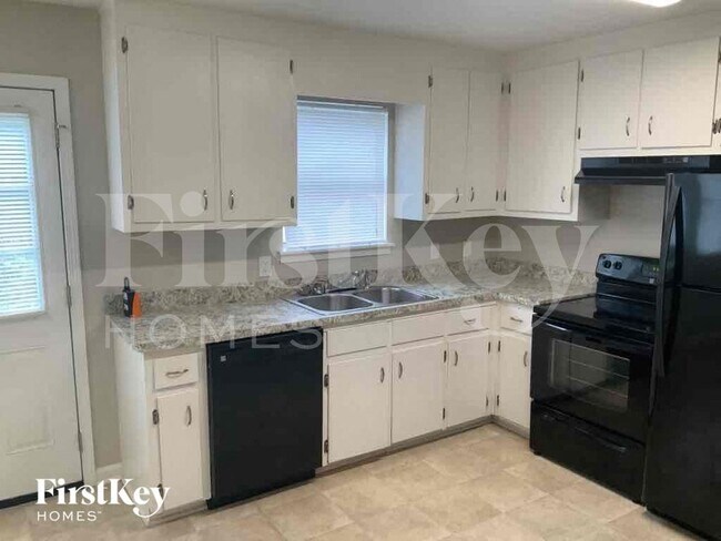 Photo - 990 Green Valley Dr NW
