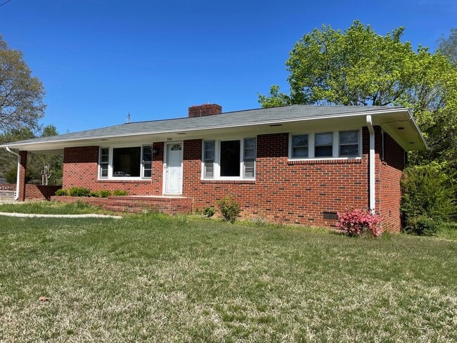 Photo - 3 Bed, 1 Bath Brick house in Ramseur