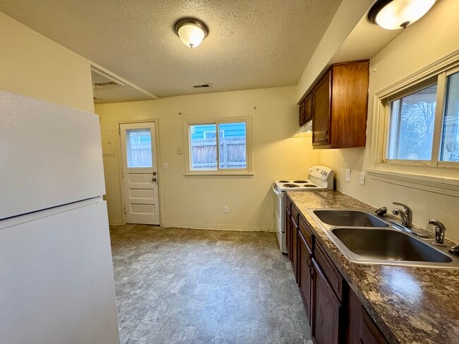 Photo - 1062 Merton Ave