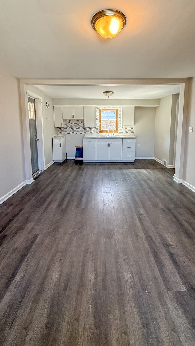 Kitchen - 2019 Fairlawn st