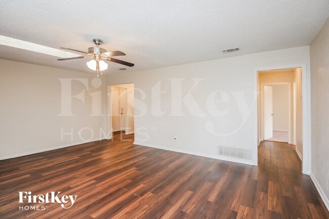 8513 Crestview Dr