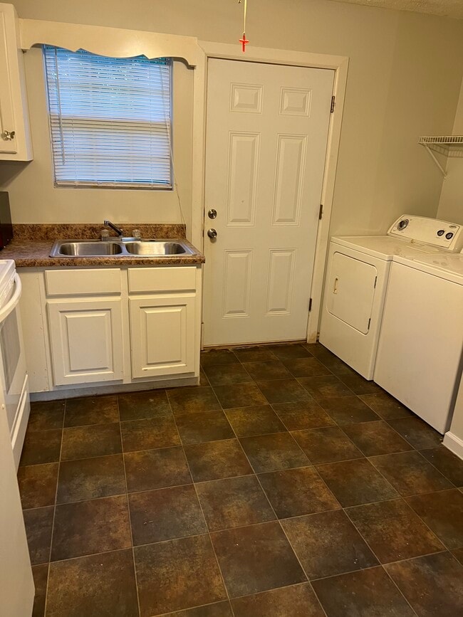 Photo - 1804 Droke Rd