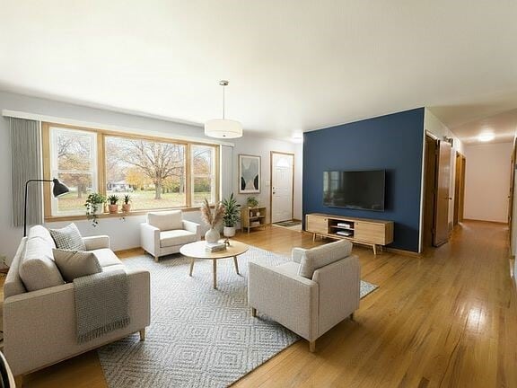 Photo - 525 Maple Ln