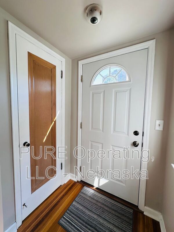 Photo - 830 S 54th St