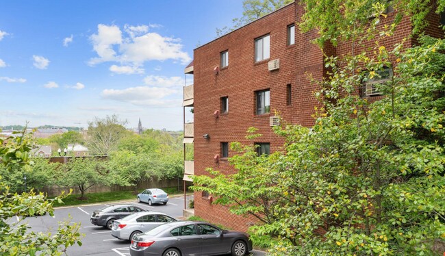 Building Photo - 1577 N Colonial Terrace Rental