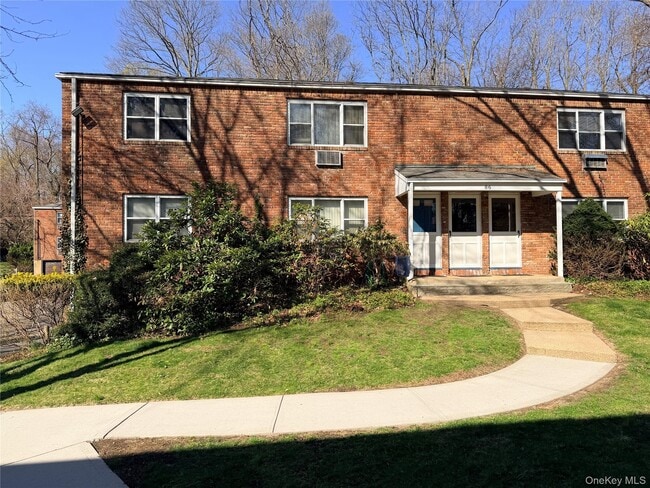 Building Photo - 86 McLoughlin St Unit D