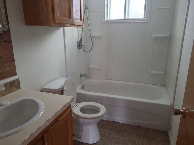 Building Photo - 35-35 Rue Godbout Unit 19