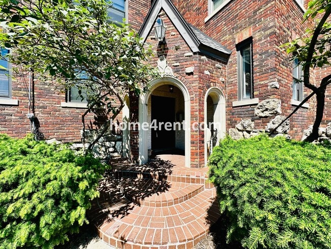 Photo - Luxury Condo Living Near the Country Club ...