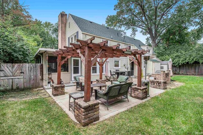 Photo - Sunnymeade home with many updates, close to Notre Dame and the Zoo