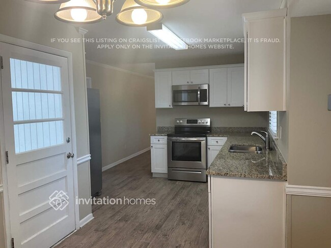 Photo - 686 Rollingwood Pl