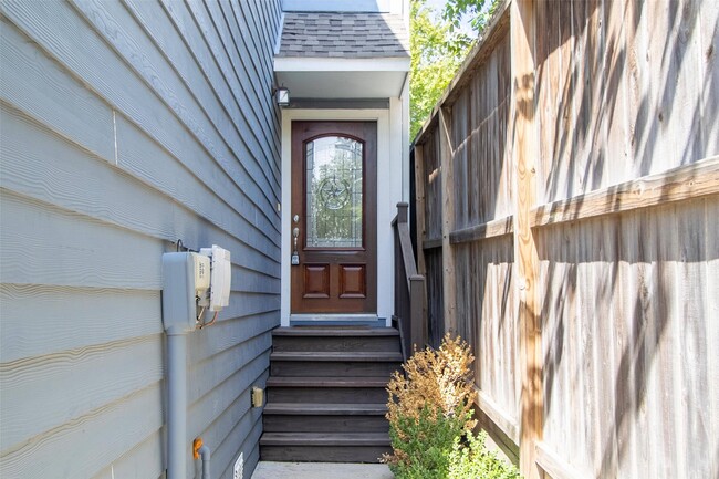 Photo - 1221 W 23rd St