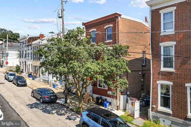 Building Photo - 206 Ripka St Unit 2 Rental