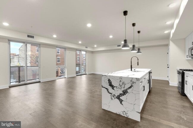 Building Photo - 1868 Frankford Ave Unit 502 Rental