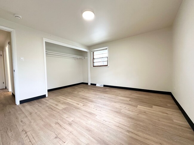 Photo - 490 St Bernard Dr