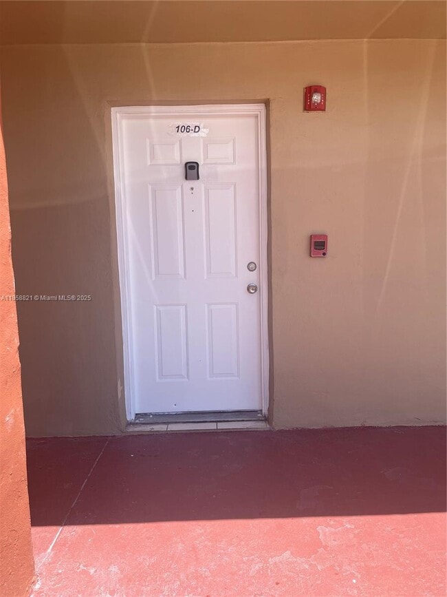Building Photo - 2319 W 60th St Unit D106 Rental