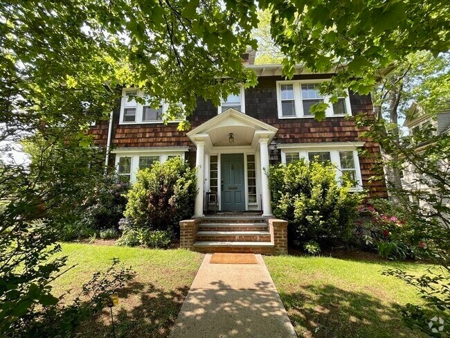 Building Photo - 29 Addington Rd Unit 2 Rental