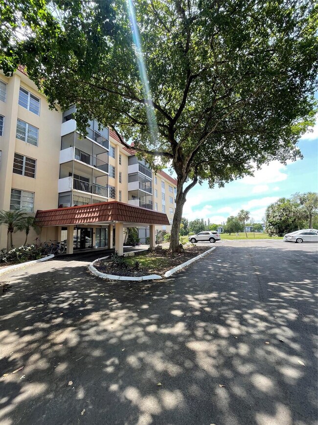 Photo - 4158 Inverrary Dr Unidad 111