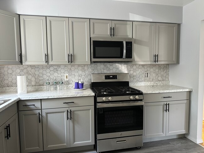 New kitchen - 234 Crombie St
