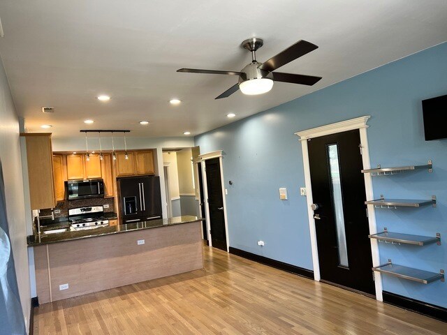 Photo - 2135 W Adams St Unit 02