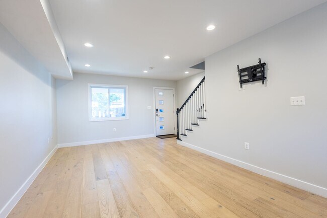 Photo - Beautiful 3 BR/3 BA Townhome in Brentwood!
