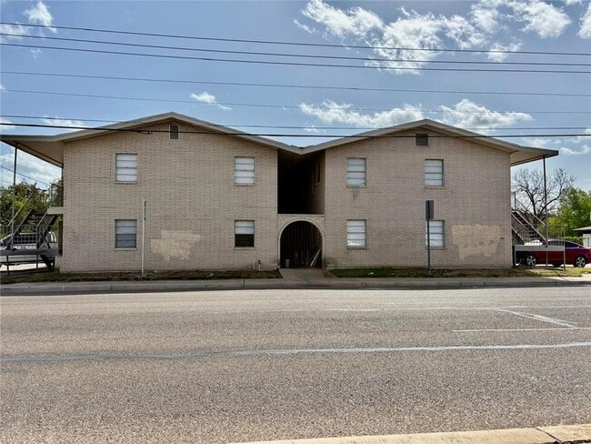 Photo - 3616 Harvey Dr W Apartment Unit 14